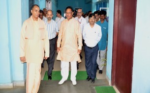 Vishnu Deo Sai tours the Rourkela kitchen with RSP (Rourkela Steel Plant) representatives